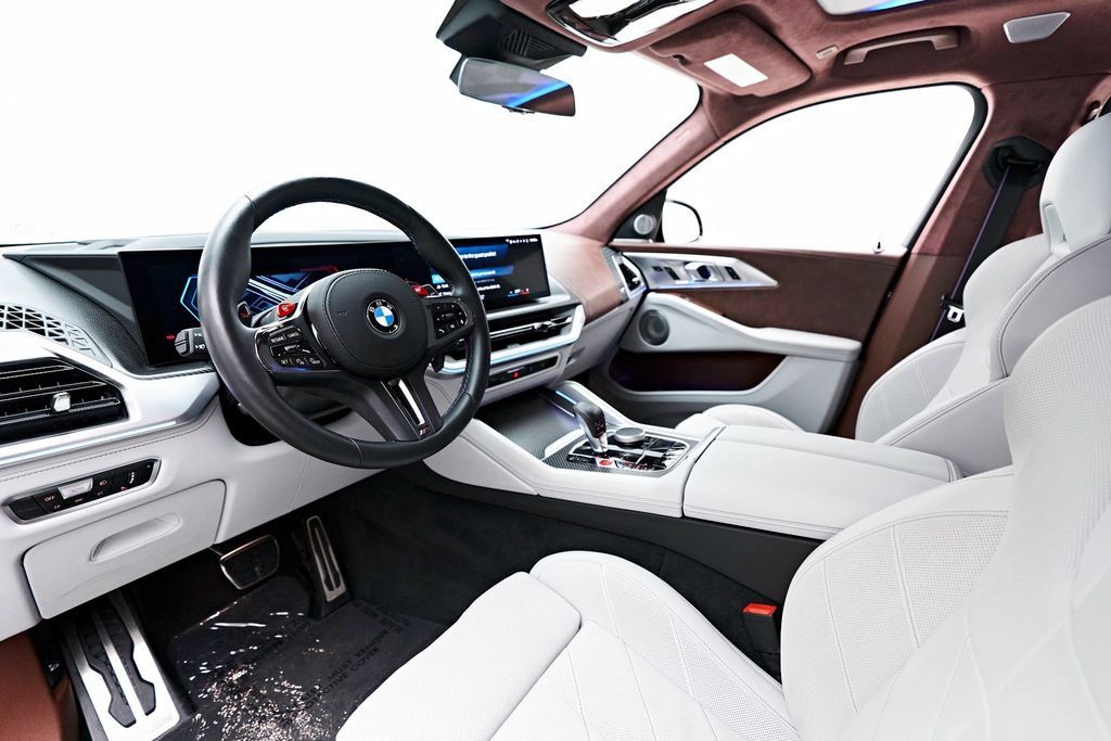 Used 2023 BMW XM AWD/4WD image 3
