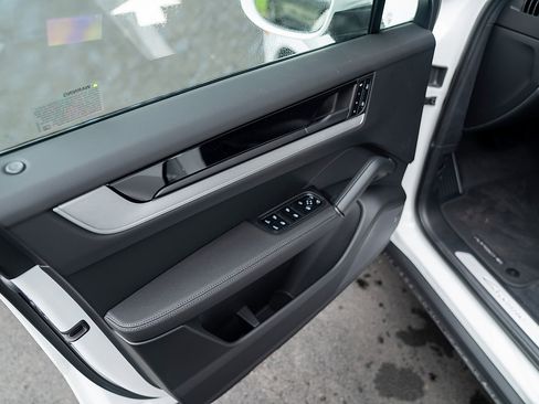 Used 2025 Porsche Cayenne Coupe image 17