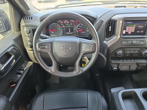 Used 2019 Chevrolet Silverado 1500 Custom Trail Boss w/ Custom Convenience Package AWD/4WD image 9