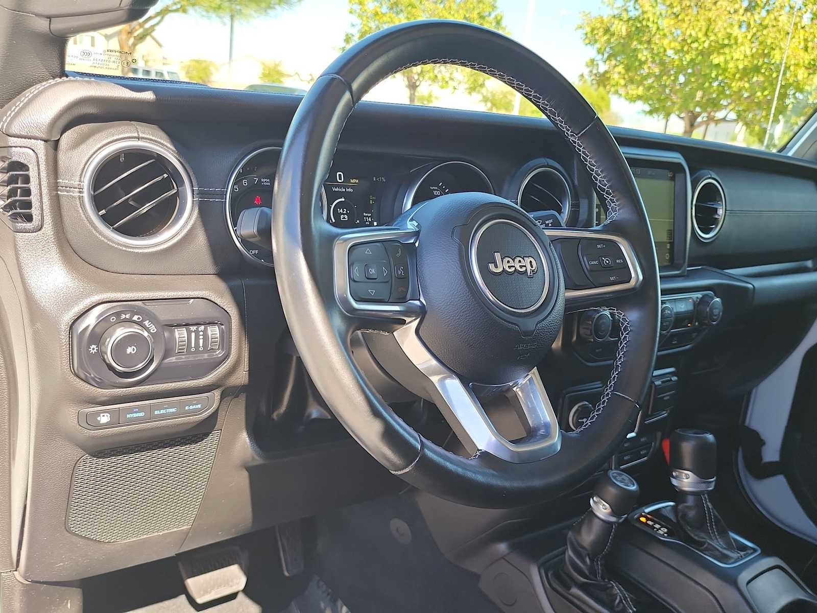 Used 2022 Jeep Wrangler Unlimited Sahara AWD/4WD image 18