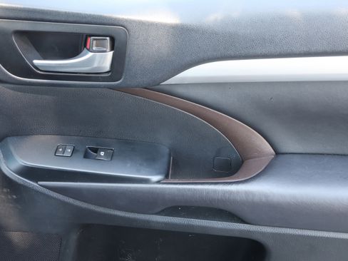 Used 2019 Toyota Highlander XLE image 33