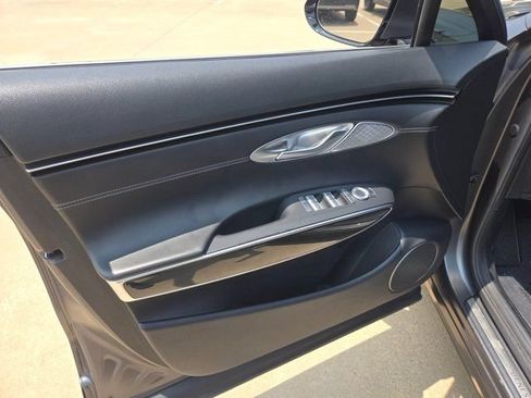Used 2023 Genesis GV70 2.5T AWD/4WD image 13