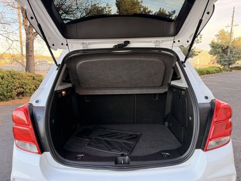 Used 2017 Chevrolet Trax LT w/ LT Convenience Package image 25