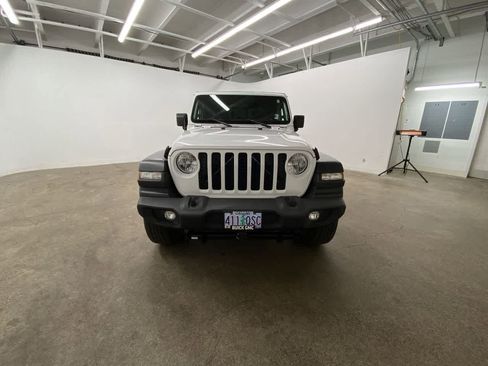 Used 2020 Jeep Gladiator Sport w/ Quick Order Package 24S image 9