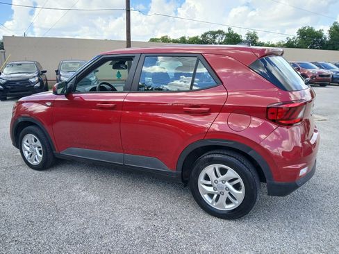 Used 2021 Hyundai Venue SE FWD image 5