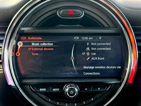 Used 2015 MINI Cooper 4-Door Hardtop image 27