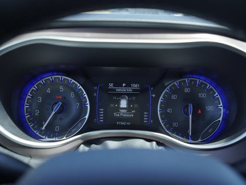 Used 2023 Chrysler Voyager LX image 16