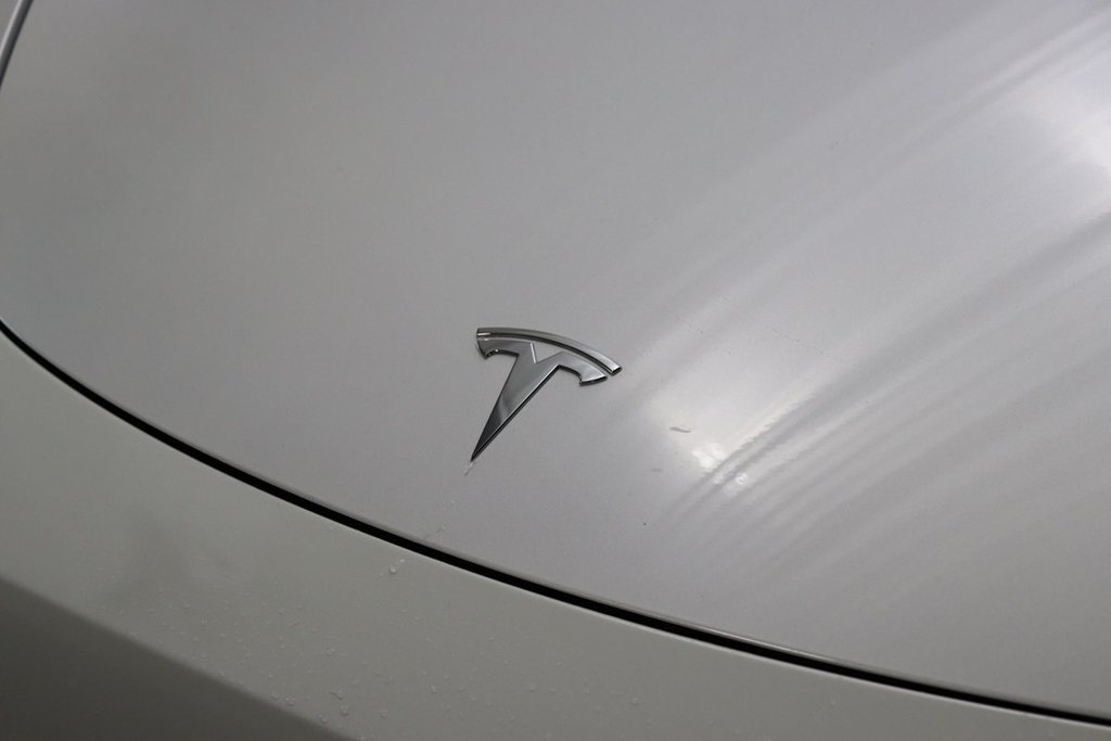 Used 2023 Tesla Model Y Long Range AWD/4WD image 3