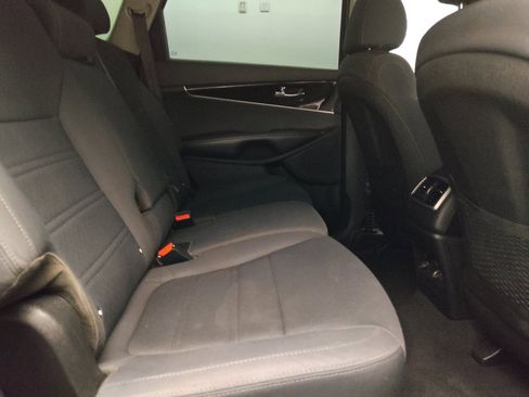 Used 2019 Kia Sorento FWD image 19