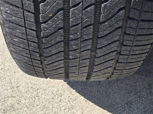 Used 2024 GMC Yukon XL Denali w/ Advanced Technology Package image 11