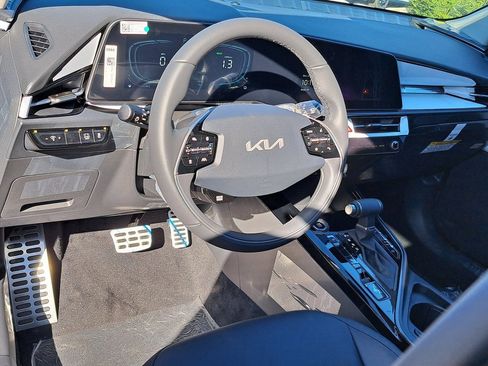 New 2025 Kia Niro EX Touring image 7