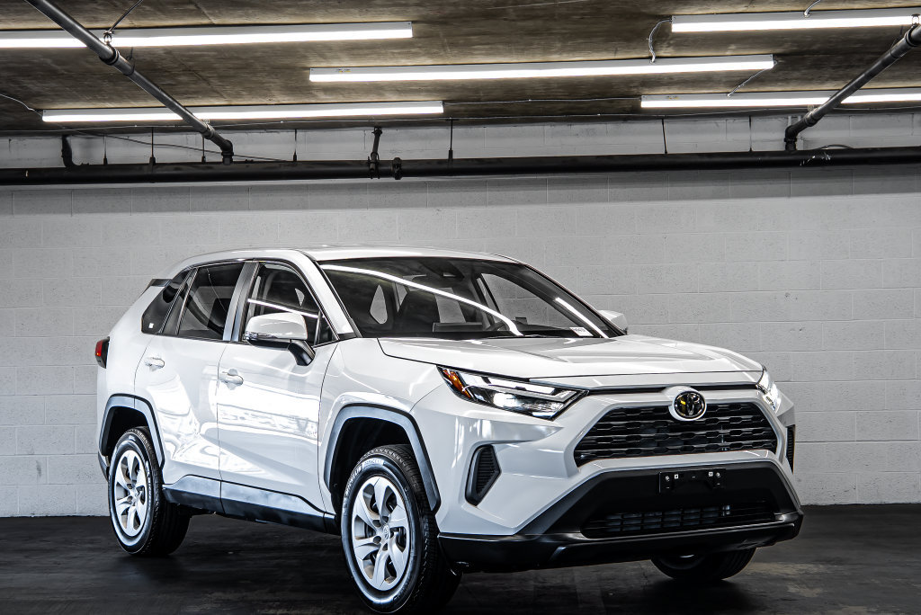 Used 2024 Toyota RAV4 LE FWD image 7