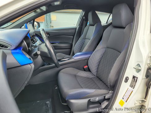 Used 2021 Toyota C-HR XLE image 9