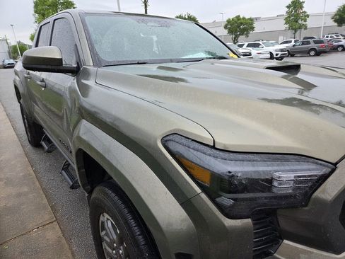 Used 2024 Toyota Tacoma TRD Sport AWD/4WD image 9