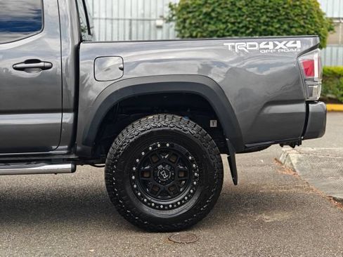 Used 2021 Toyota Tacoma TRD Off-Road w/ Technology Package AWD/4WD image 14