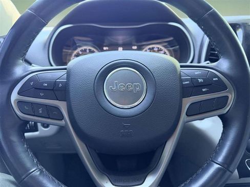 Used 2019 Jeep Cherokee Limited FWD image 40