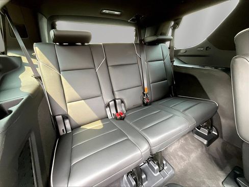 Used 2022 Cadillac Escalade Premium Luxury AWD/4WD image 25