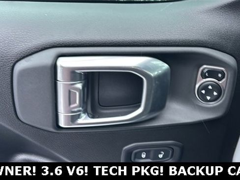 Used 2024 Jeep Wrangler Rubicon w/ Technology Group image 6