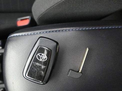 Used 2022 Toyota Corolla SE w/ SE Premium Package FWD image 22