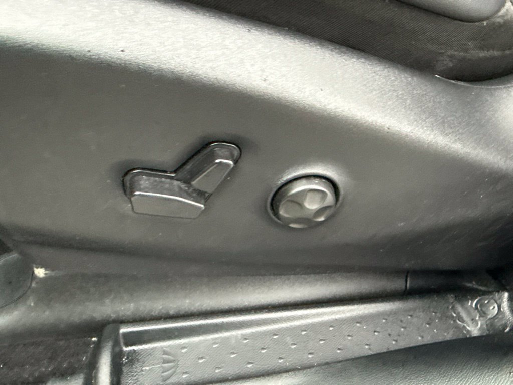 Used 2026 Chrysler Pacifica Select FWD image 25