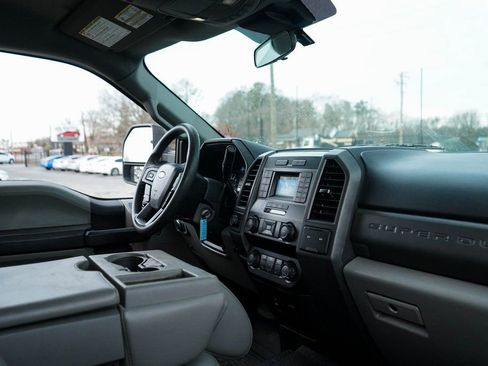 Used 2020 Ford F250 XL w/ Power Equipment Group image 10