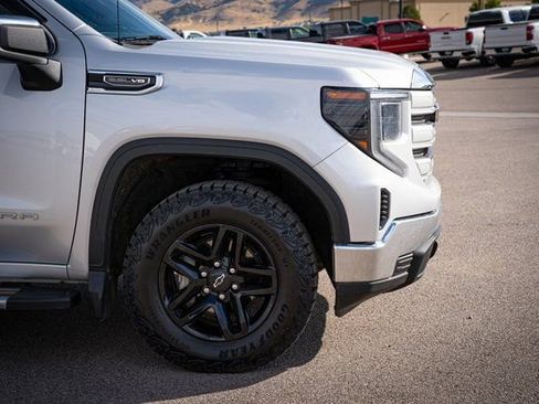 Used 2022 GMC Sierra 1500 SLE image 5