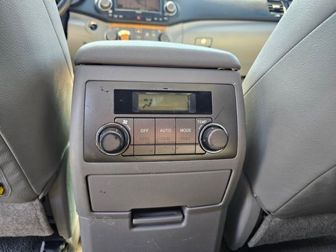 Used 2010 Toyota Highlander Limited AWD/4WD image 26