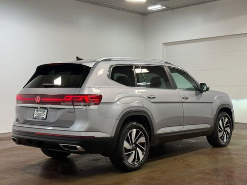 Used 2025 Volkswagen Atlas SEL AWD/4WD image 4