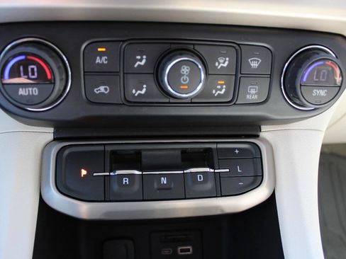 Used 2021 GMC Acadia Denali w/ Denali Technology Package AWD/4WD image 15