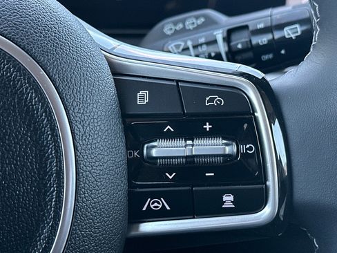 Used 2025 Kia Sorento S w/ Panoramic Sunroof Package image 12