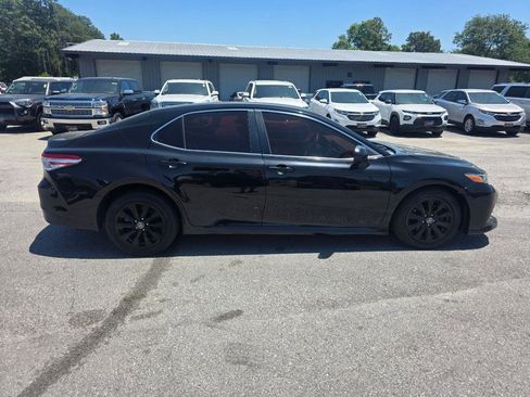 Used 2018 Toyota Camry LE FWD image 4
