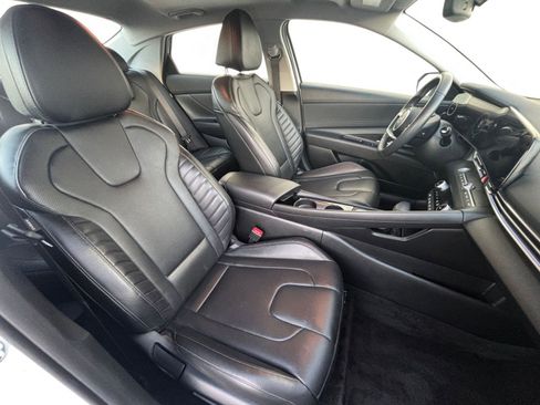 Used 2025 Hyundai Elantra Limited image 36