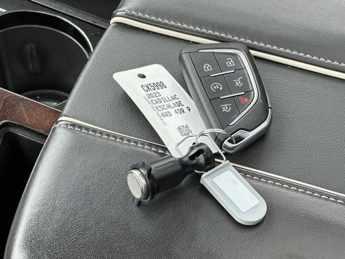 Used 2023 Cadillac Escalade Premium Luxury Platinum AWD/4WD image 40