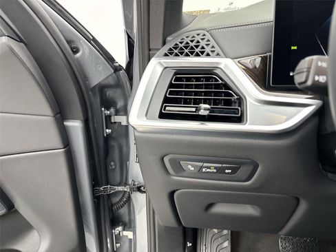 New 2026 BMW X5 xDrive40i w/ Climate Comfort Package image 31