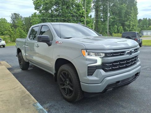 Used 2024 Chevrolet Silverado 1500 RST AWD/4WD image 3