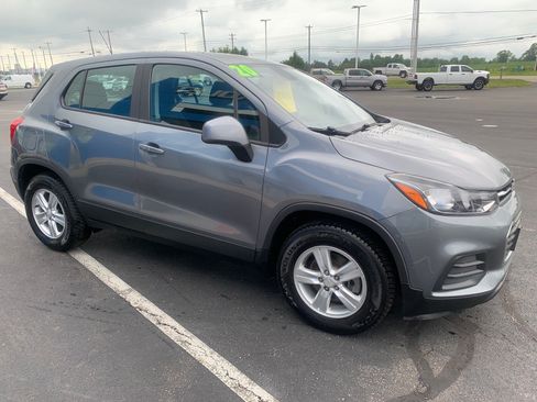 Used 2020 Chevrolet Trax LS FWD image 3