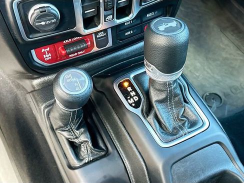 Used 2024 Jeep Wrangler Willys image 16