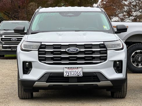 Used 2025 Ford Explorer Active w/ Active Comfort Package image 9