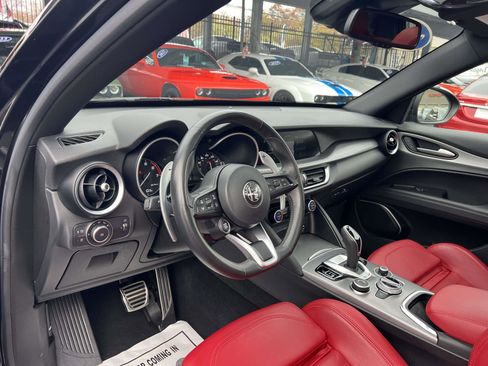 Used 2023 Alfa Romeo Stelvio Veloce image 21