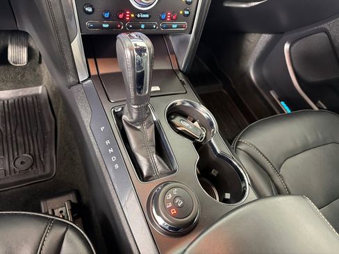 Used 2017 Ford Explorer Platinum image 19