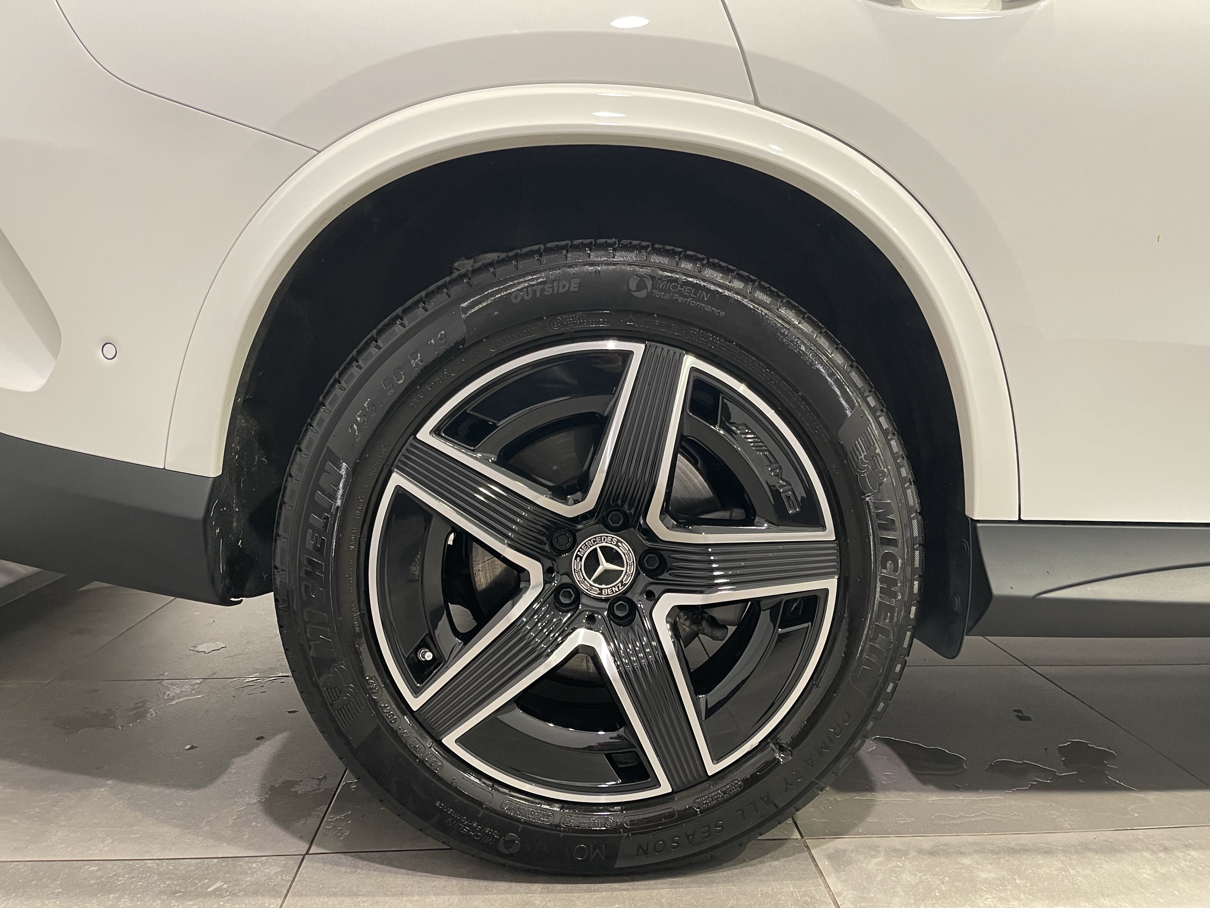 Used 2024 Mercedes-Benz GLC 300 4MATIC image 9