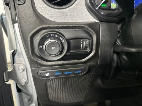 Used 2024 Jeep Wrangler Unlimited image 19