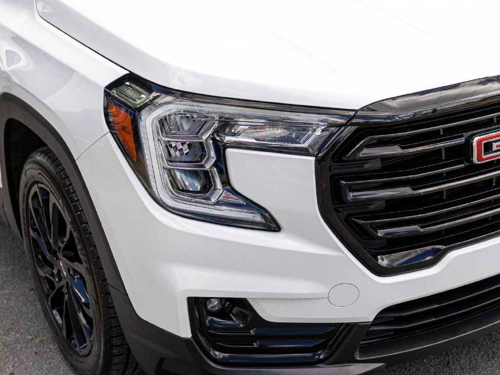 Used 2024 GMC Terrain SLT w/ Elevation Edition AWD/4WD image 35