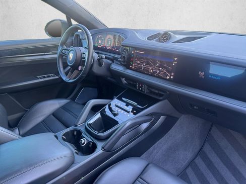 Used 2024 Porsche Cayenne Turbo GT AWD/4WD image 28