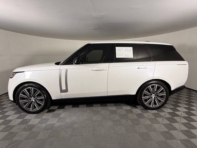 Certified 2025 Land Rover Range Rover Autobiography AWD/4WD image 3