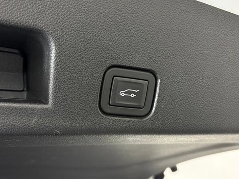Used 2024 Chevrolet Traverse LT FWD image 40
