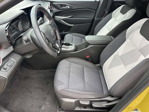 Certified 2024 Chevrolet Trax RS w/ Sunroof Package image 18