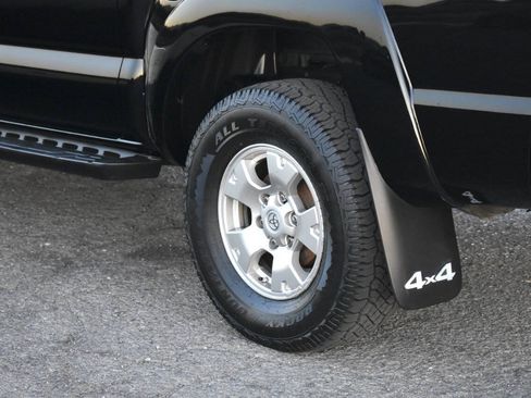 Used 2015 Toyota Tacoma 4x4 Double Cab w/ TRD Off-Road Package image 24