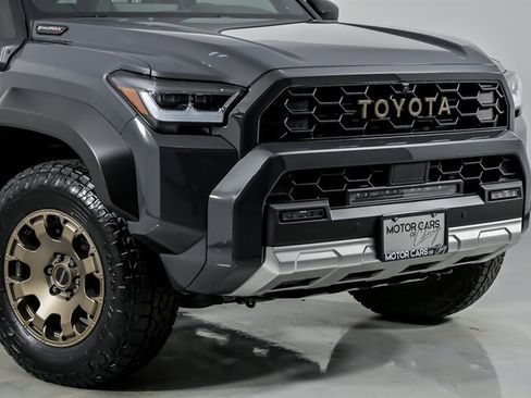 Used 2025 Toyota 4Runner Trailhunter AWD/4WD image 3