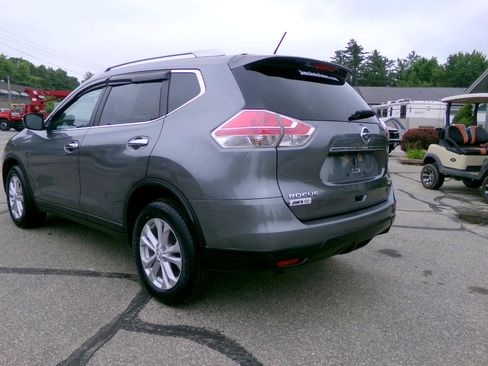 Used 2015 Nissan Rogue SV image 3
